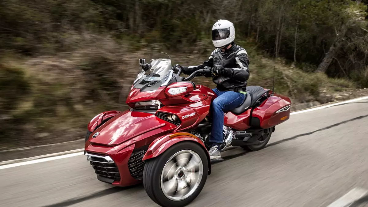 Motocykl trójkołowy – fajne osiągi, wystarczy kategoria prawa jazdy B!
