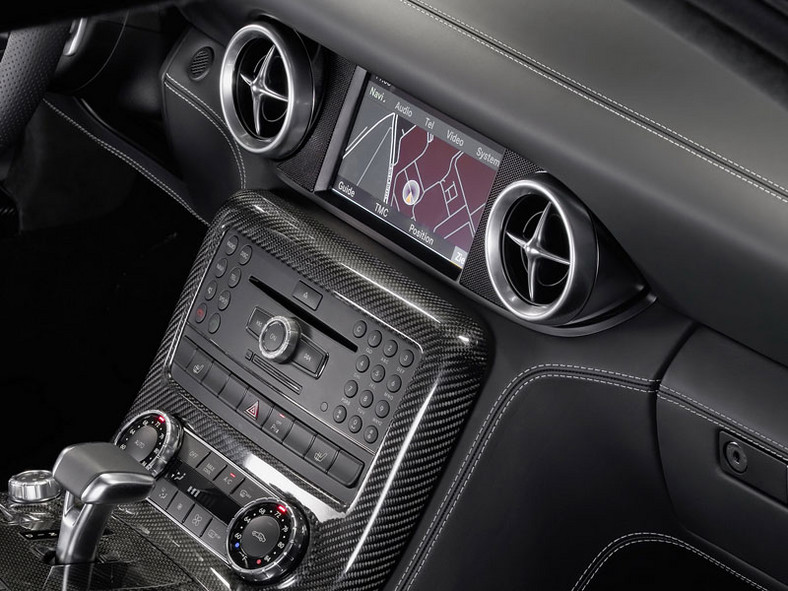 Mercedes-Benz SLS AMG: pierwsze zdjęcia wnętrza