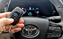 Nowa Toyota Mirai już w Polsce. Cena? W ciemno zniknęła niemal połowa aut