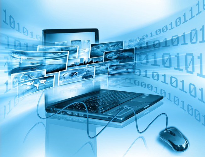 Komputer laptop w świecie wirtualnym - wyobrażenie internetu