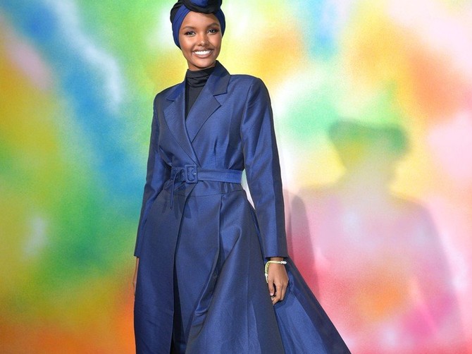 Halima Aden: U moru golih modela svi gledaju nju- Zakopčana do grla diže revoluciju