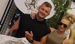 Dawid Narożny i jego ukochana poszli do ślubu w niecodziennych stylizacjach. Fani: Strój chyba na dyskotekę