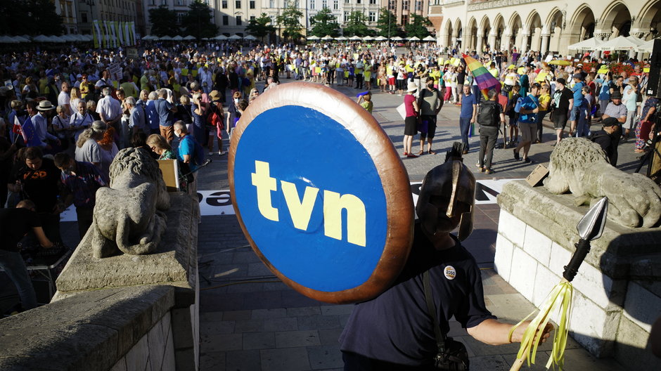 Protest przeciwko "lex TVN" w Krakowie 