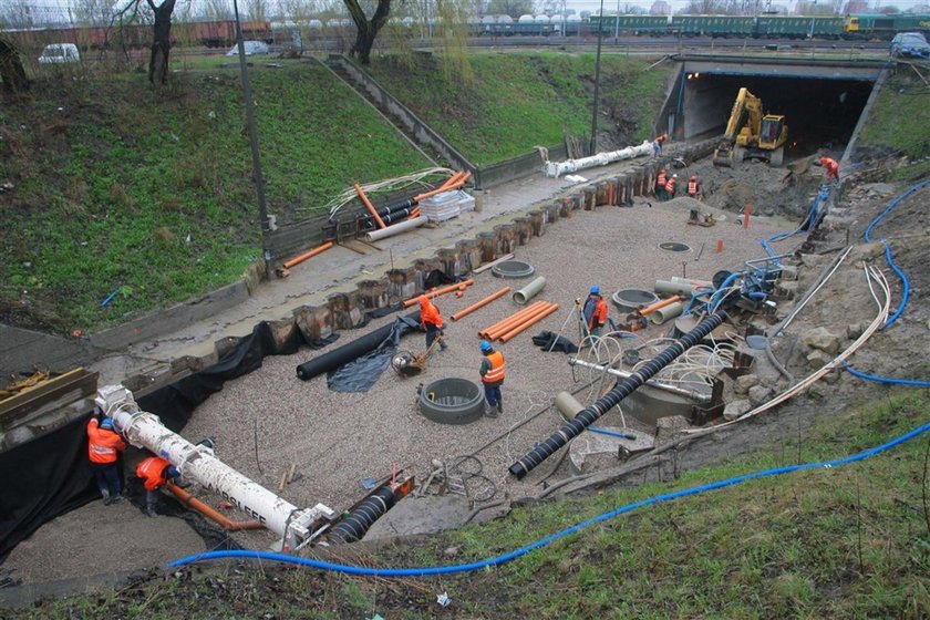 Drogowcy wreszcie remontują Dźwigową!