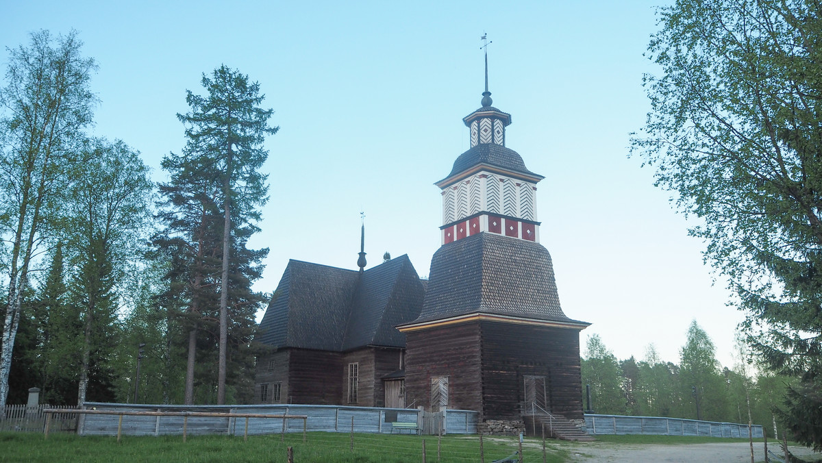 Drewniany kościół w Petäjävesi to zbudowany w latach 1763-1765 zbór luterański w fińskiej miejscowości Petäjävesi. W 1994 roku budynek zboru wpisany został na listę światowego dziedzictwa kulturowego i przyrodniczego UNESCO jako przykład tradycyjnego skandynawskiego budownictwa gotyckiego.