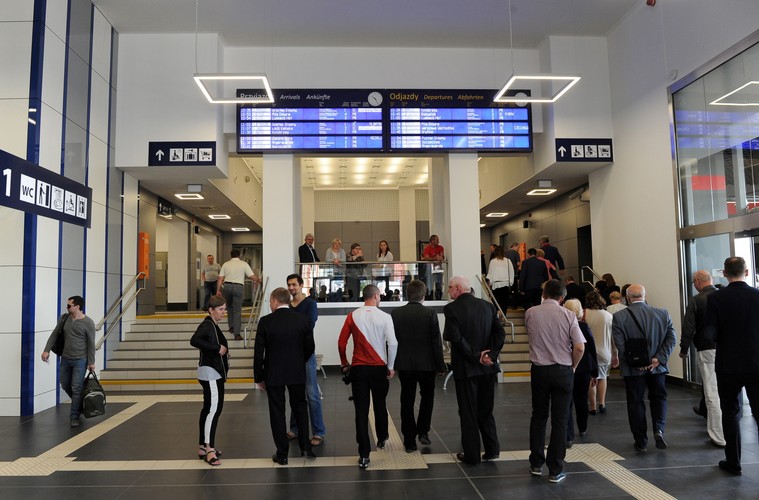 Na nowej powierzchni komercyjnej znajdą się m.in. apteka, lokale gastronomiczne, kioski, zakłady bukmacherskie i poczta.<br><br>fot. (ukit) PAP/Marcin Bielecki