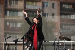 30 tys. zł kary dla Ciechanowa za koncertowanie między blokami. To finał występu Kasi Kowalskiej