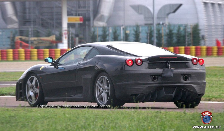 Zdjęcia szpiegowskie: Następca Ferrari F430 w drodze