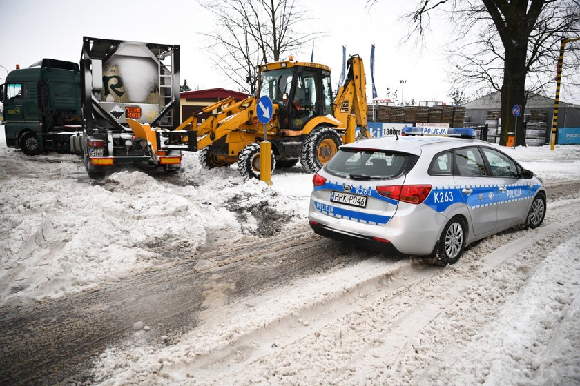 Pogodowy armagedon w całej Polsce! Zima znów zaskoczyła drogowców...