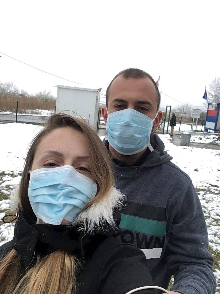 Branko sa devojkom koju je upoznao na aerodromu u Budimpešti