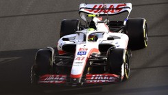 Mick Schumacher przy prędkości ok. 274 km/h uderzył w barierę