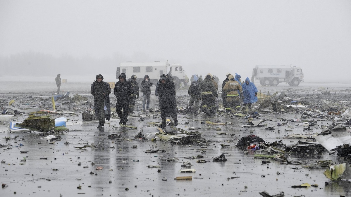 Investigators, members of Russia's Emergencies Ministry and other services work at the crash site of a Boeing 737-800 operated by Dubai-based budget carrier Flydubai, at the airport of Rostov-On-Don, Russia