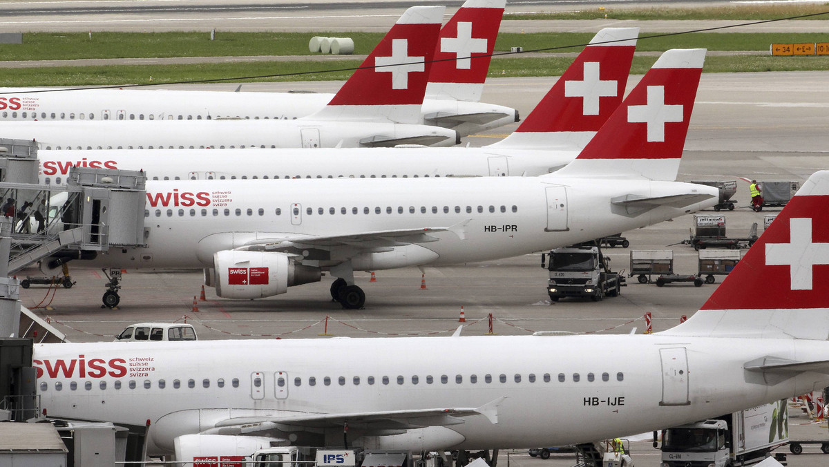 Do bójki między dwoma obywatelami Chin doszło w niedzielę podczas lotu linii "Swiss Airlines" na trasie z Zurychu do Pekinu. Przez ten incydent pilot został zmuszony do zawrócenia samolotu do miasta wylotu, pomimo iż był już nieopodal Moskwy. Chciał bowiem uniknąć "zbędnych problemów administracyjnych" - podaje serwis "Daily Mail".