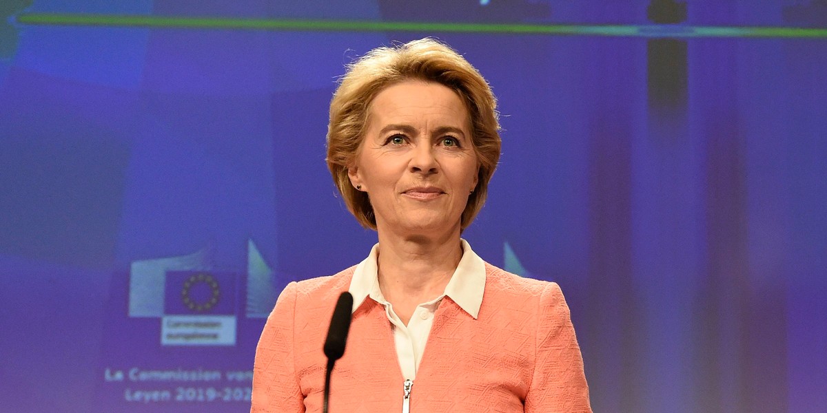 "Musimy w demokratyczny sposób ograniczyć ogromną i obecnie w dużej mierze niekontrolowaną siłę polityczną internetowych gigantów" - uważa Ursula Von der Leyen, szefowa Komisji Europejskiej.