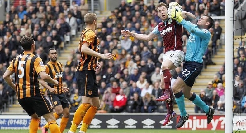 Hull City v Burnley - Barclays Premier League - The Kingston Communications Stadium - 9/5/15
Steve Harper of Hull City in action with Ashley Barnes of Burnley. Reuters/John Clifton