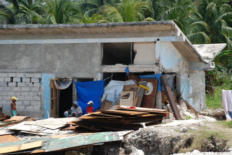 Rudera na plaży, czyli mieszkanie Jeana i jego córek