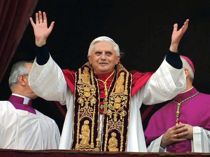 Papież Benedykt XVI ustępuje