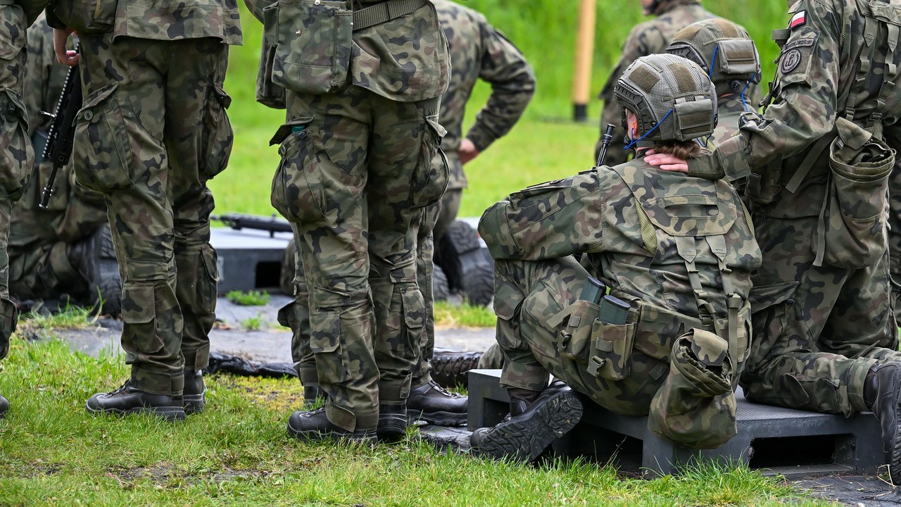Polska wyda jeszcze więcej na obronność. Miliardy z unijnego funduszu covidowego mają być wydane na zbrojenia