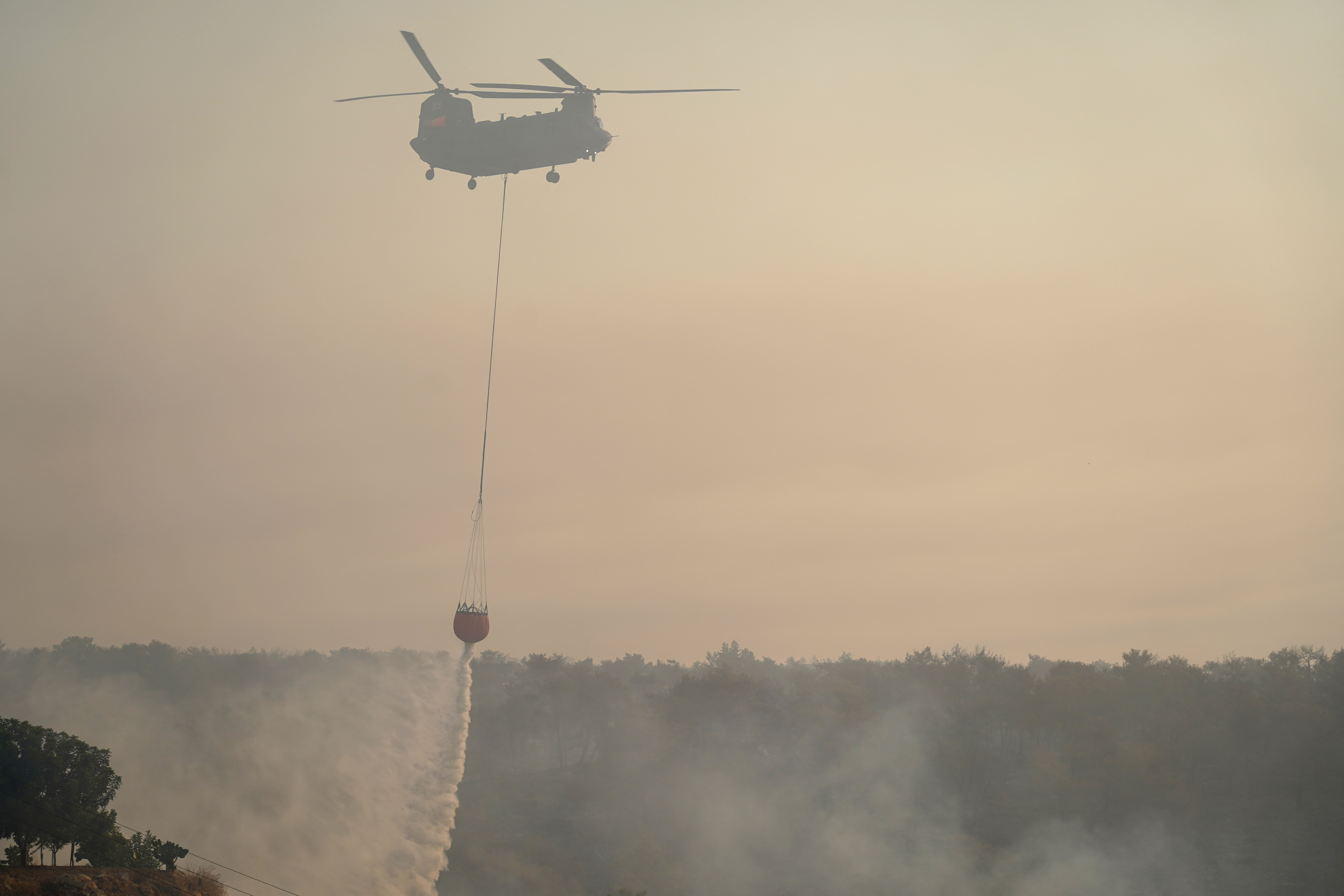 Incendio Cirò Marina: evacuati 180 turisti da villaggio