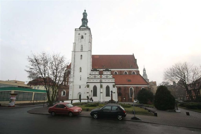 Matka i córka powiesiły się w kościele w Oleśnicy. Przed roratami