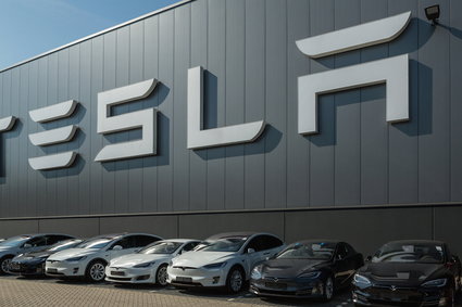 Tesla sprzedaje nie tylko samochody. Oferuje całą gamę zaskakujących produktów