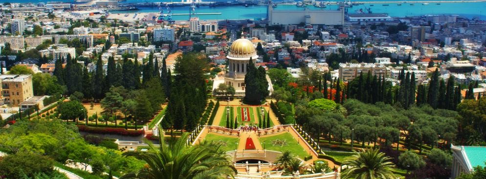 Wiszące ogrody Bahai w Hajfie. Od 2008 roku wiszące ogrody Bahai widnieją na liście Światowego Dziedzictwa Kulturowego UNESCO, bywają również określane mianem ósmego cudu świata.