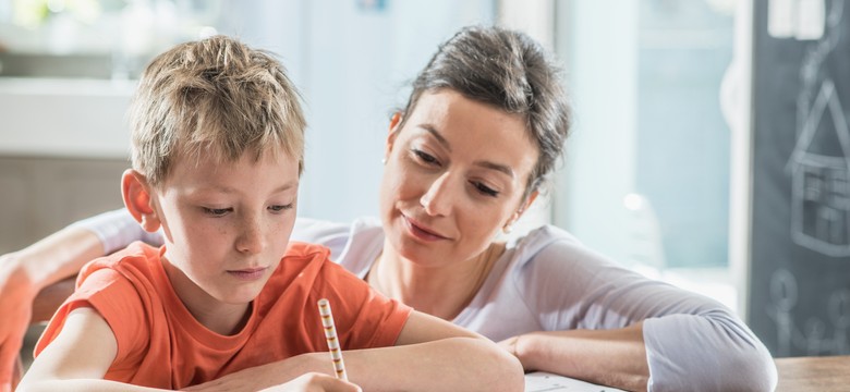 Zakaz zadawania uczniom prac domowych w szkołach. Od kiedy zadania domowe są nieobowiązkowe i nieoceniane?