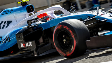 GP Bahrajnu: Dramatyczny wyścig, los uśmiechnął się do Hamiltona. Kubica bez szans na walkę