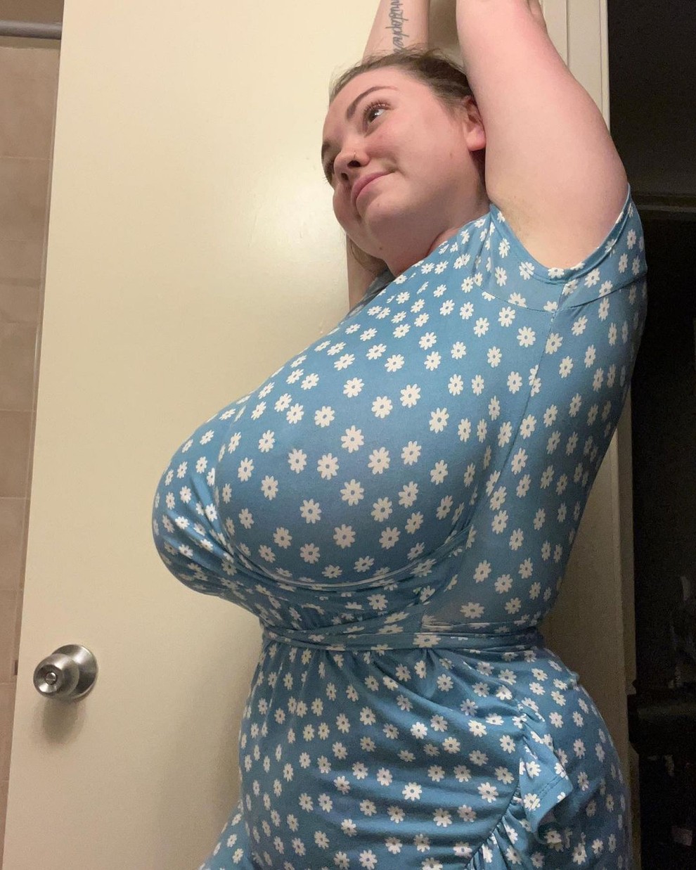 Csúfolták, most az internet sztárja a hatalmas mellű Lyla King - Blikk