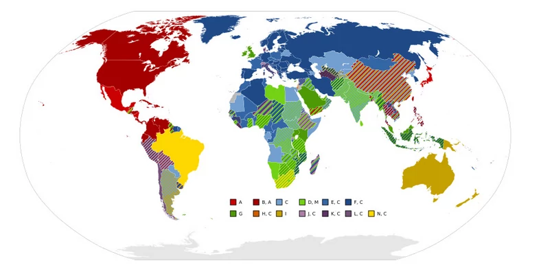 Mapa świata z zaznaczonymi standardami wtyczek elektrycznych (kliknij, aby powiększyć)