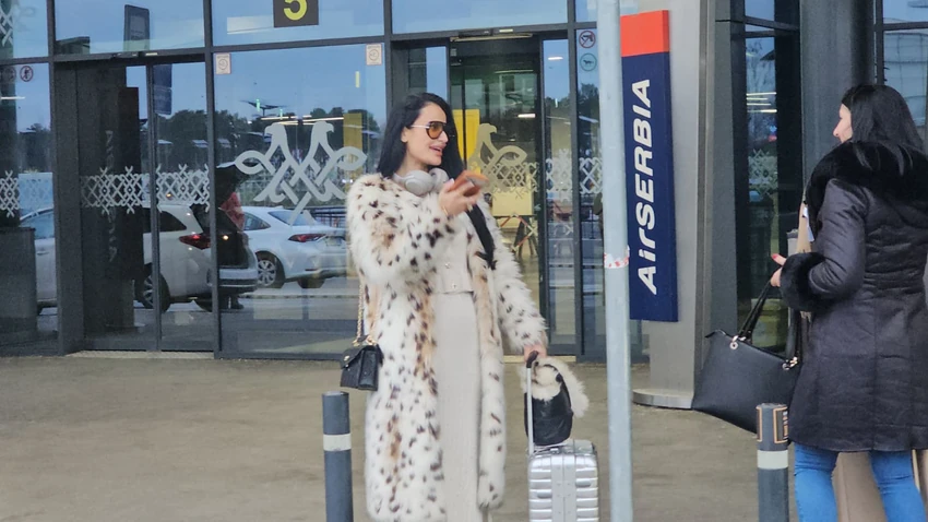 Indi Aradinović na aerodromu