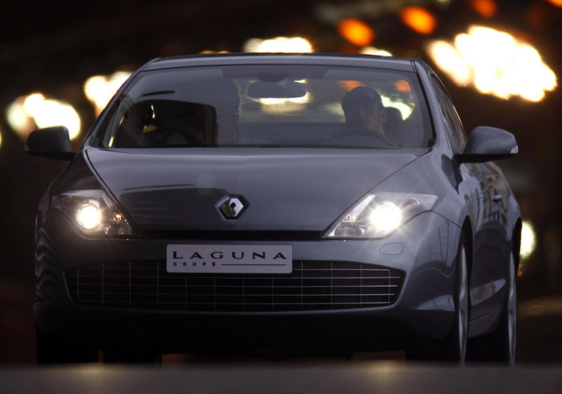 Paryż 2008: Renault Laguna Coupe w centrum zainteresowania