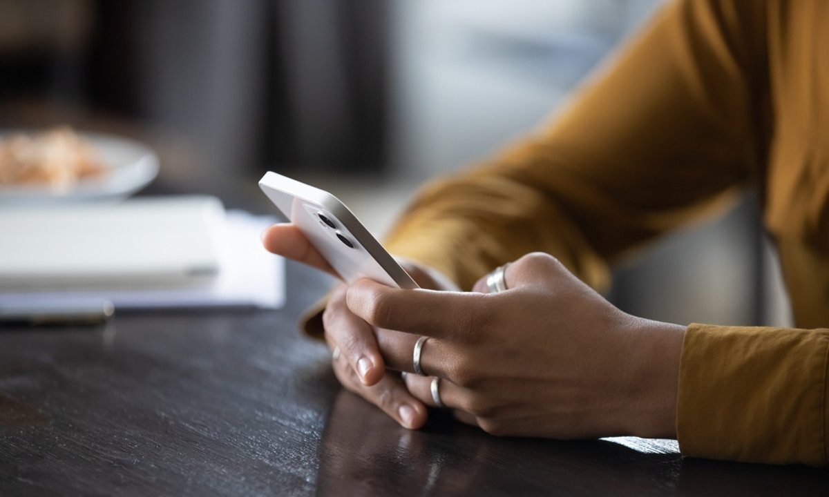 Te aplikacje najszybciej rozładowują baterię w twoim telefonie. Sprawdź, jak ich używać, by nie szukać ładowarki co kilka godzin