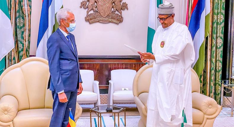 President Muhammadu Buhari (L) and Special Envoy from Republic of Chad, H.E. Mr Amine Abba Sidick. [Twitter/@NigeriaGov]