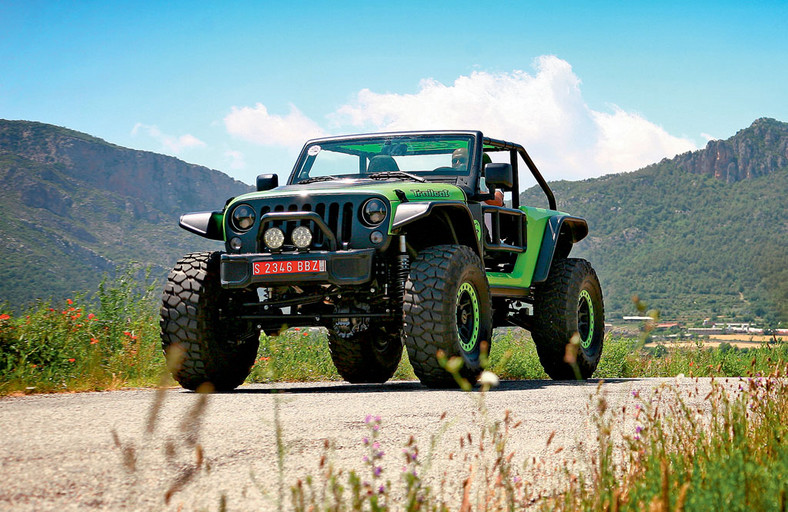 Jeep Wrangler Trailcat - driftowóz na spędem 4x4