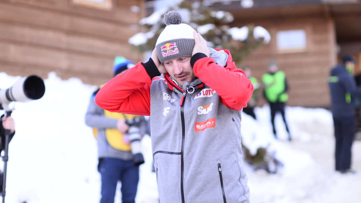 Polscy juniorzy zajęli piąte miejsce w drużynowym konkursie skoków narciarskich w mistrzostwach świata juniorów w Park City. Według Adama Małysza można było liczyć na więcej, gdyby nie postawa jednego z zawodników. "Chłopak ma talent, a robi wszystko, by spierniczyć sobie karierę" - napisał na swoim profilu na Facebooku Małysz.