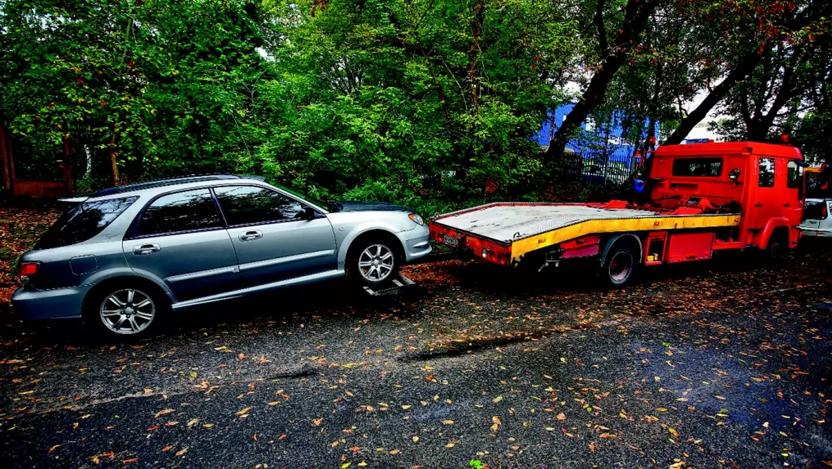 Jak bezpiecznie holować auto?