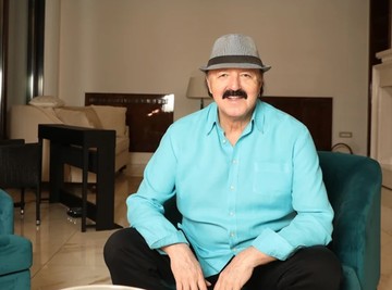 "JA BIH VOLELA SA HARISOM, ALI SUMNJAM DA BI ON SA MNOM!" Voditeljka (69) uputila otvoreni poziv Džinoviću