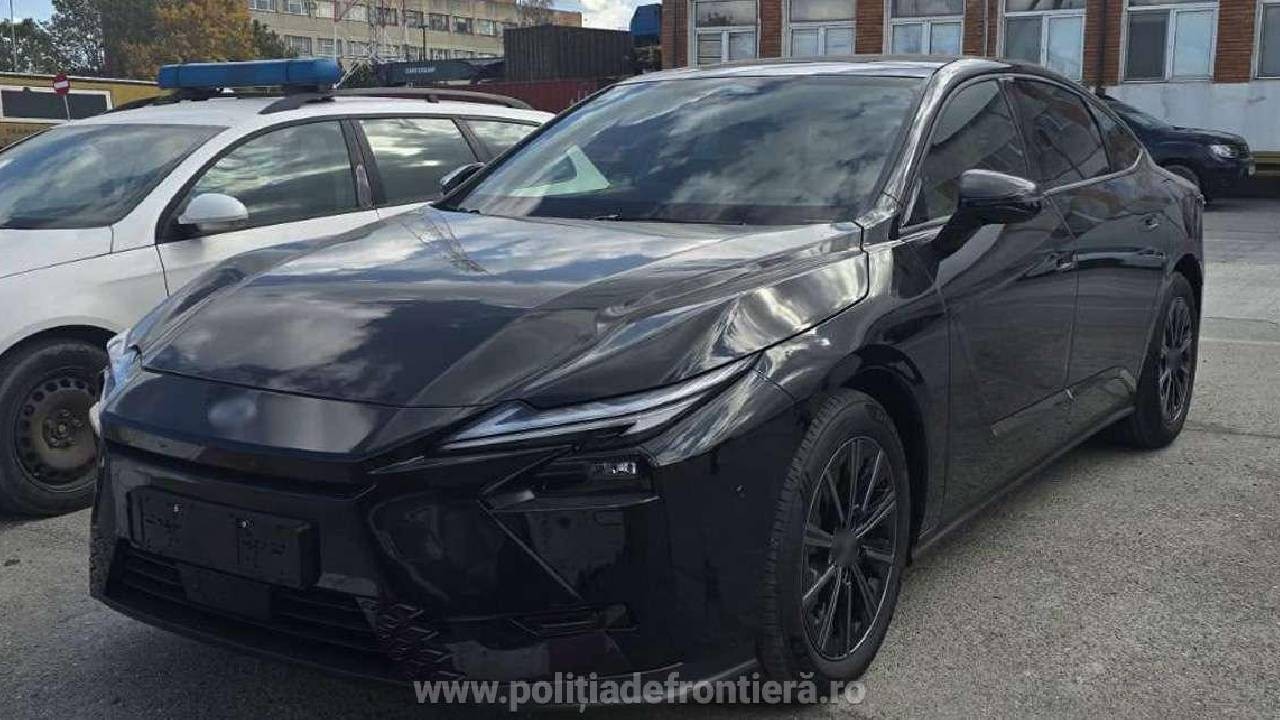 Un Lexus RX de 70.000 de euro, transportat de un uzbek și căutat de polițiștii din Suedia, a fost găsit în Portul Constanţa. Unde urma să ajungă
