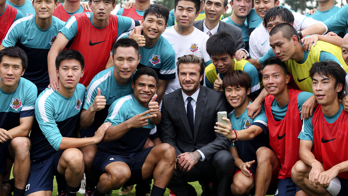David Beckham kilka miesięcy temu został ambasadorem chińskiego futbolu. Swoją rolę traktuje bardzo poważnie i dlatego po raz kolejny odwiedził Państwo Środka.