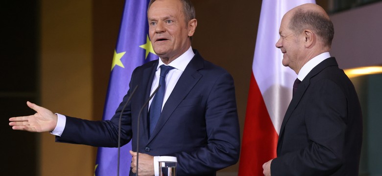 Tusk w Paryżu i Berlinie. "Zagrał bardzo sprytnie"