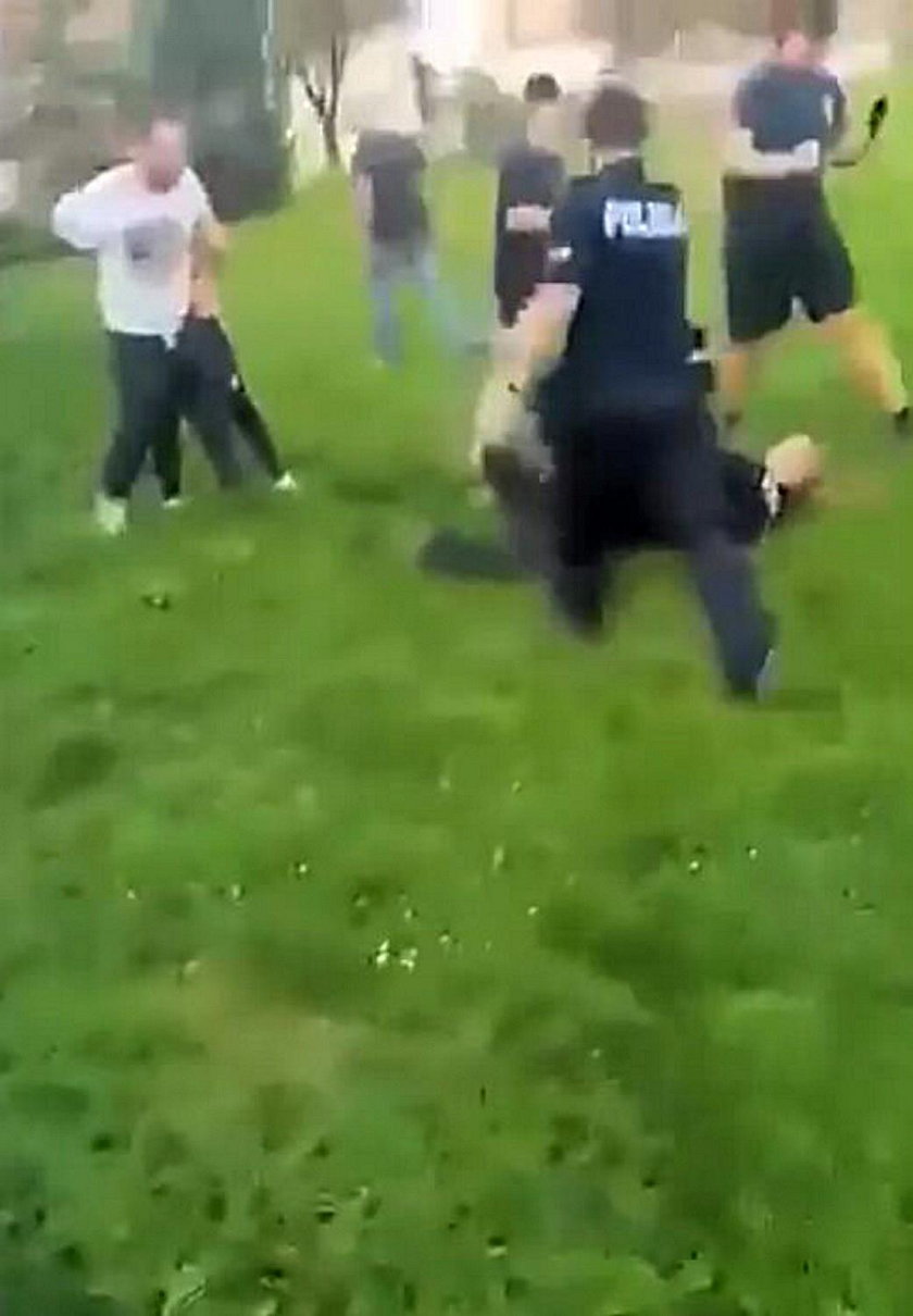 Szokujące sceny w Pastuchowie. Ojciec i syn pobili policjantów