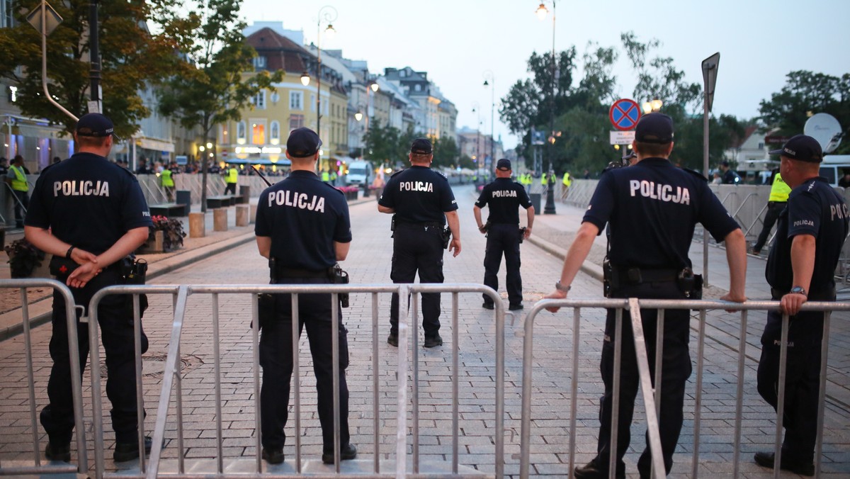 51 wnioski o ukaranie w związku z wykroczeniami skieruje do sądu policja po wczorajszych manifestacjach - poinformował rzecznik komendanta stołecznego policji kom. Sylwester Marczak. Policjanci wylegitymowali 150 osób; nikogo nie zatrzymano - dodał.