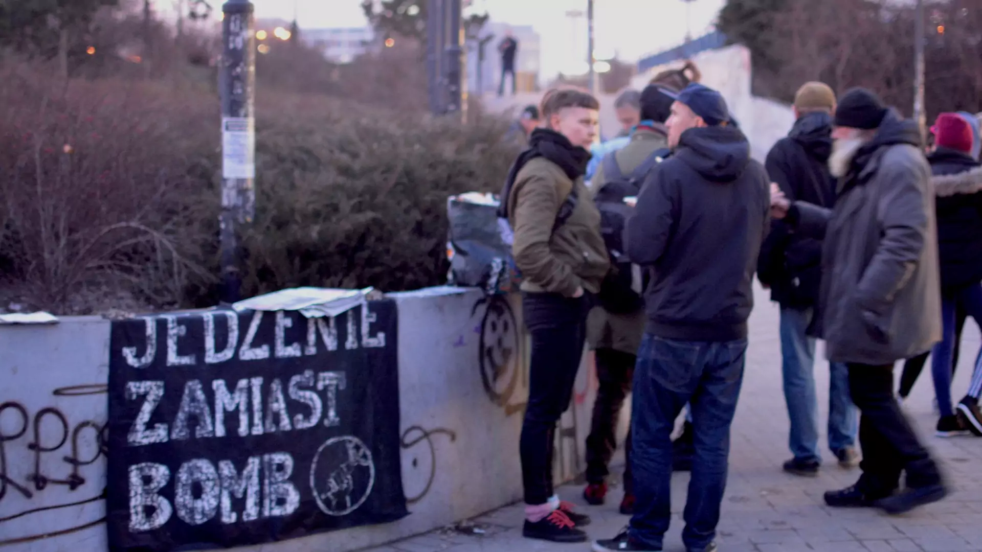 "Oblano nas gazem i zwyzywano". Rozdawali posiłki bezdomnym, zaatakowali ich nacjonaliści