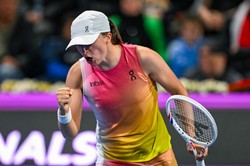 Świątek 7 godzin czekała, by wejść na kort. Mecz z Azarenką trwał tylko godzinę i 13 minut