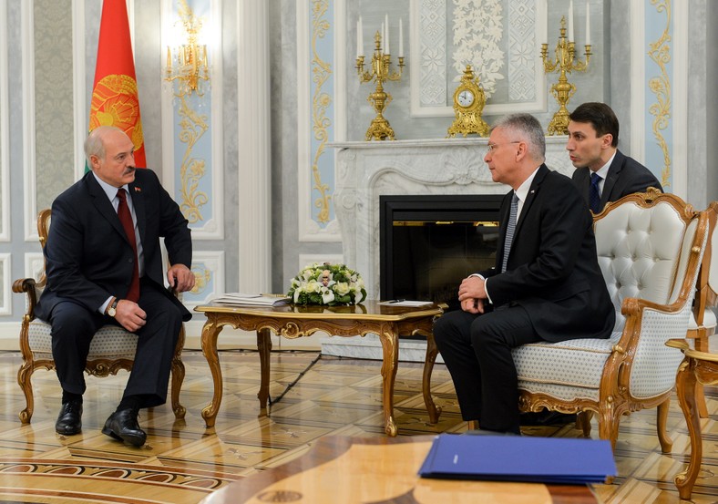 Stanisław Karczewski (2P) i Aleksander Łukaszenko (L) podczas spotkania w Mińsku (05.12.2016)