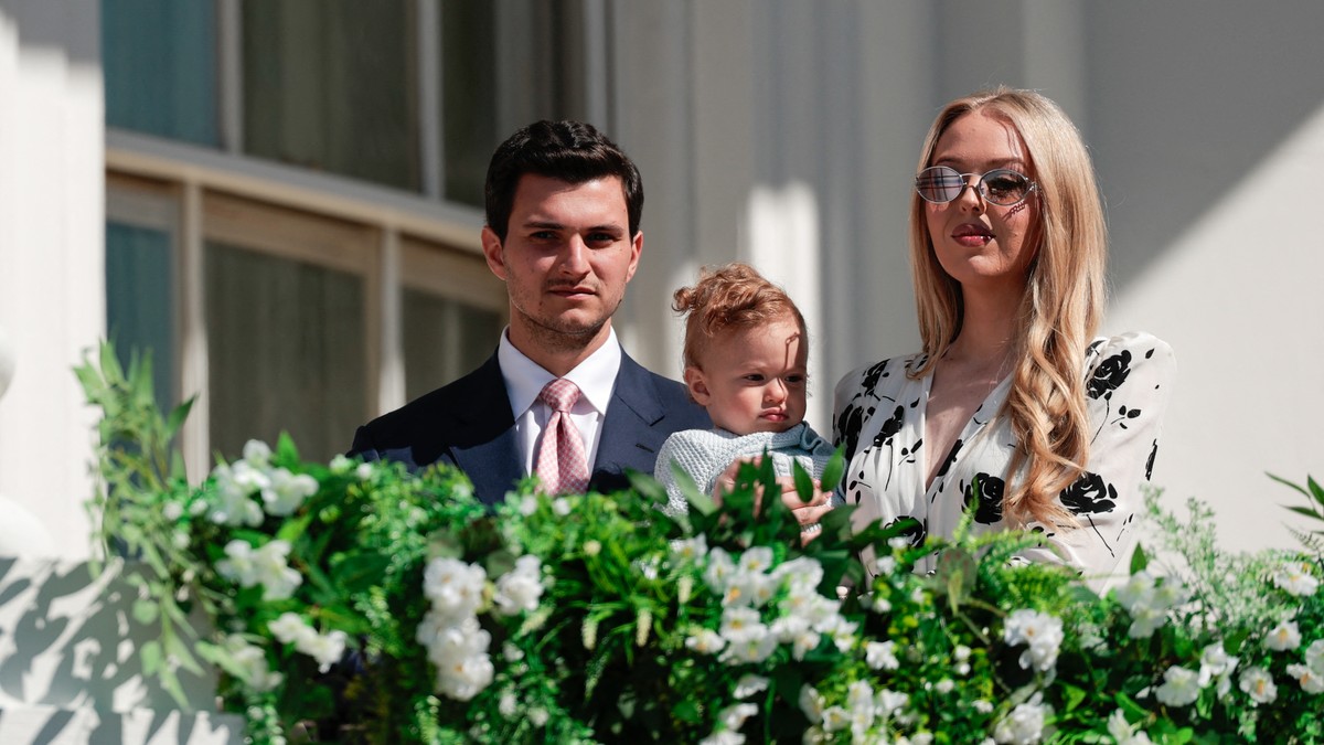 ZET DONALDA TRAMPA PODELIO PRIZOR IZ BELE KUĆE Evo u kakvom luksuzu živi predsednik Amerike: Šimšir, drveće i cveće