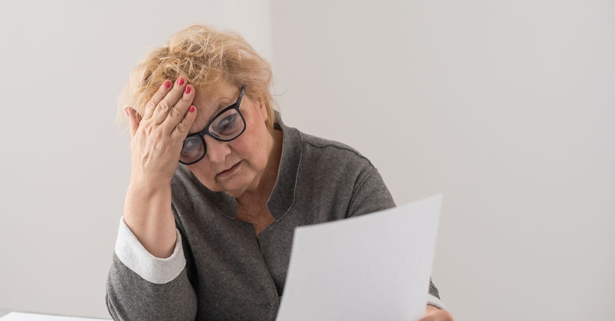 Niemiła niespodzianka dla emerytów - zapłacą więcej za doręczenie emerytury! Ile wyniosą nowe opłaty?