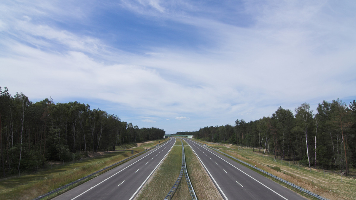 Generalna Dyrekcja Dróg Krajowych i Autostrad w Rzeszowie zaprosi 18 podmiotów do złożenia ofert cenowych na budowę obwodnicy Sanoka (Podkarpackie) – poinformowała we wtorek rzeczniczka oddziału Joanna Rarus. Szacunkowy koszt inwestycji to ok. 250 mln zł.