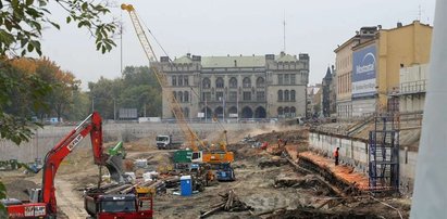 Przez ten mur budowa się opóźni